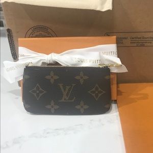 Louis Vuitton key pouch ( cles)